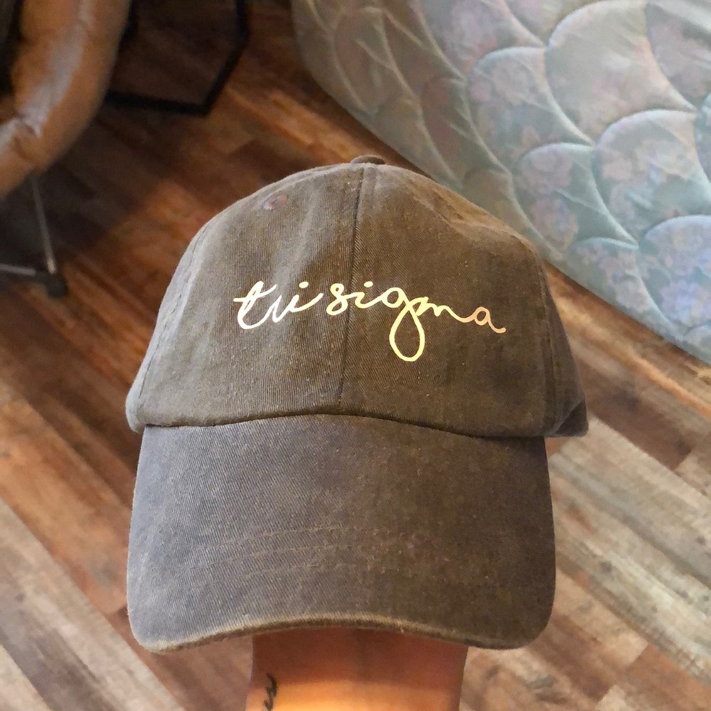 tri sigma hat